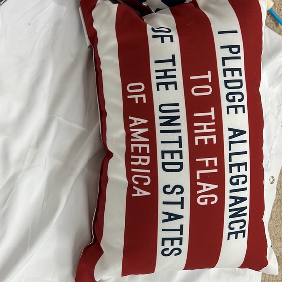 Set of two flag pillows new in plastic wrap - Picture 3 of 5